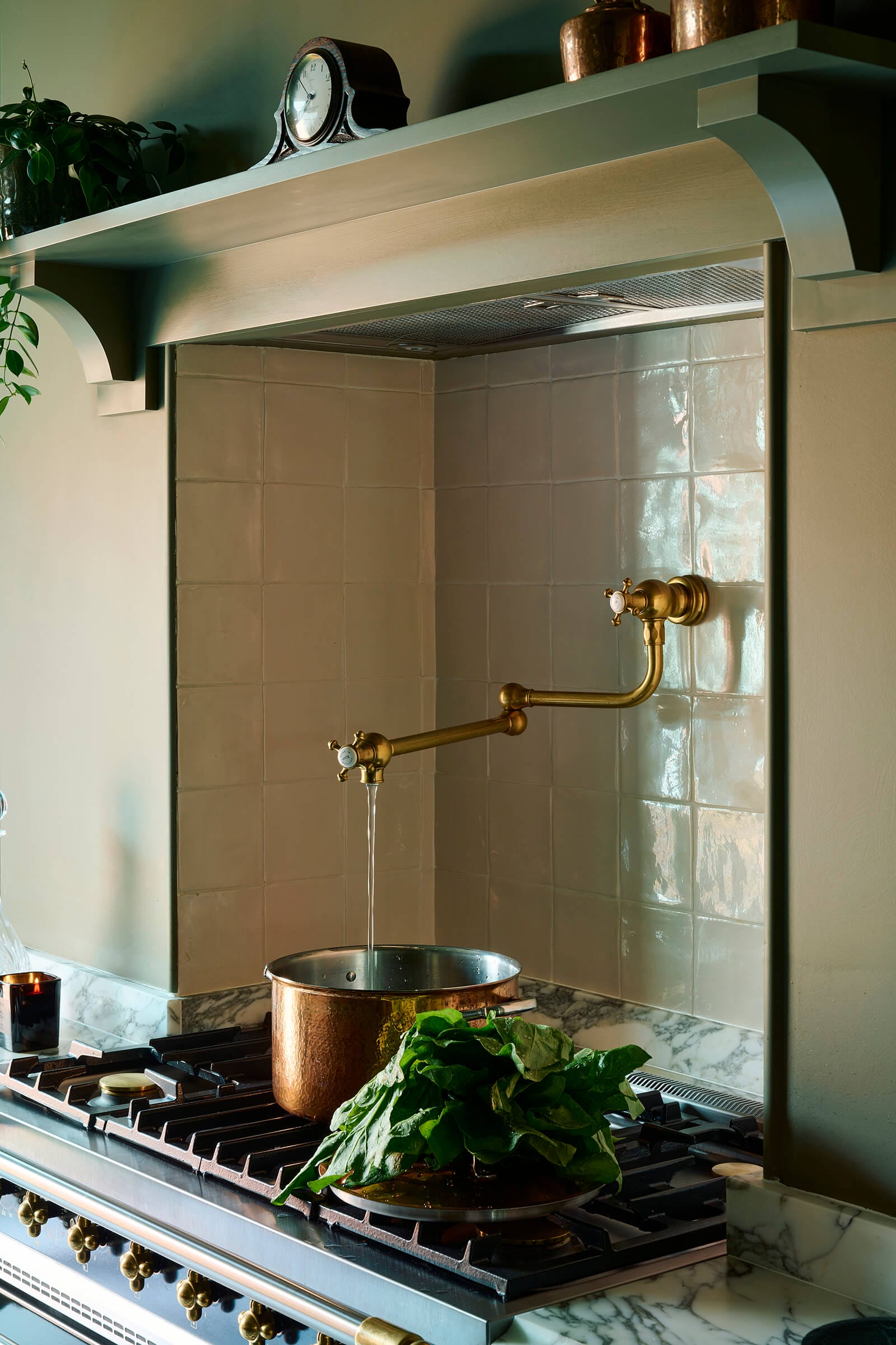 deVOL Kitchens island design